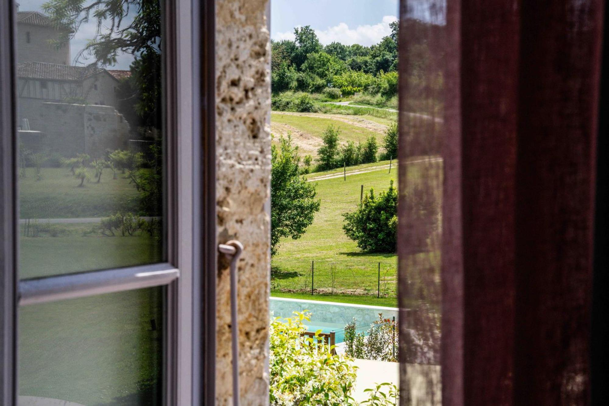 Logis L'Auberge De Larressingle Buitenkant foto