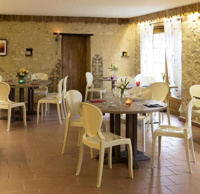 Logis L'Auberge De Larressingle Buitenkant foto